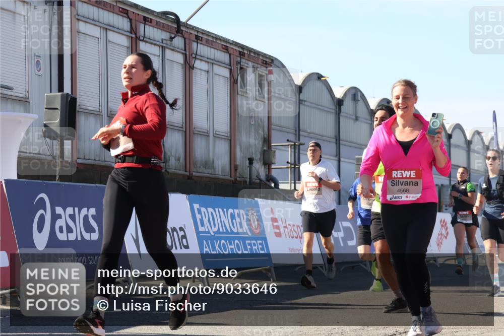 03.10.2025 - Köhlbrandbrückenlauf Luisa Fischer http://msf.ph/oto/9033646 03.10.2025 13:11:41 Ziel 4158, 4178, 4353, 4354, 4427, 4501, 4538, 4568, 4617, 4736, 4777, 4782, 4799, 4845, 5794, 5866, 5869, 5937, 6217, 6218, 6517, 6622, 6689 meine-sportfotos.de