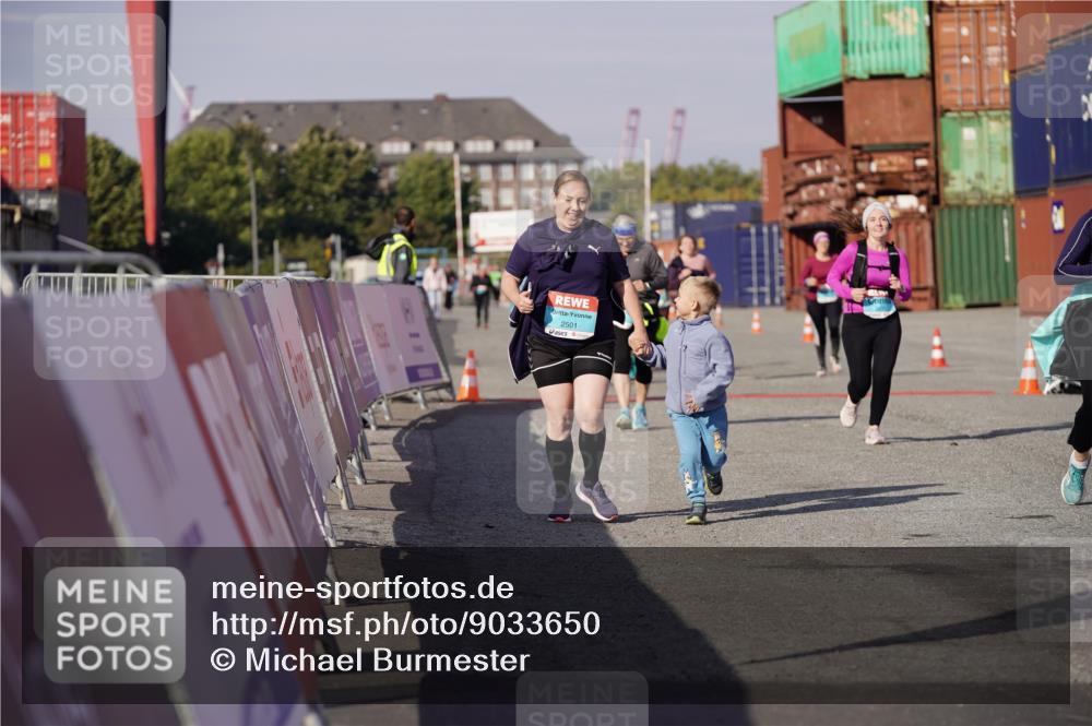 03.10.2025 - Köhlbrandbrückenlauf Michael Burmester http://msf.ph/oto/9033650 03.10.2025 10:41:56 Ziel 2429, 2488, 2501, 2531, 2603 meine-sportfotos.de