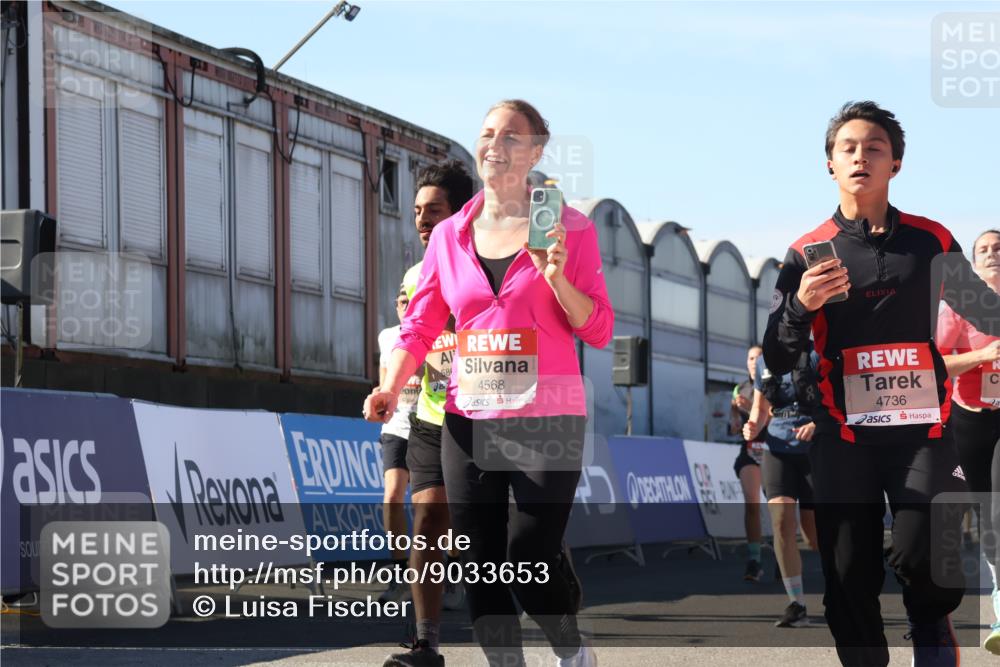 03.10.2025 - Köhlbrandbrückenlauf Luisa Fischer http://msf.ph/oto/9033653 03.10.2025 13:11:42 Ziel 4158, 4178, 4353, 4354, 4427, 4469, 4501, 4538, 4568, 4617, 4736, 4777, 4782, 4799, 4845, 5866, 5869, 5937, 6217, 6218, 6517, 6622, 6689 meine-sportfotos.de