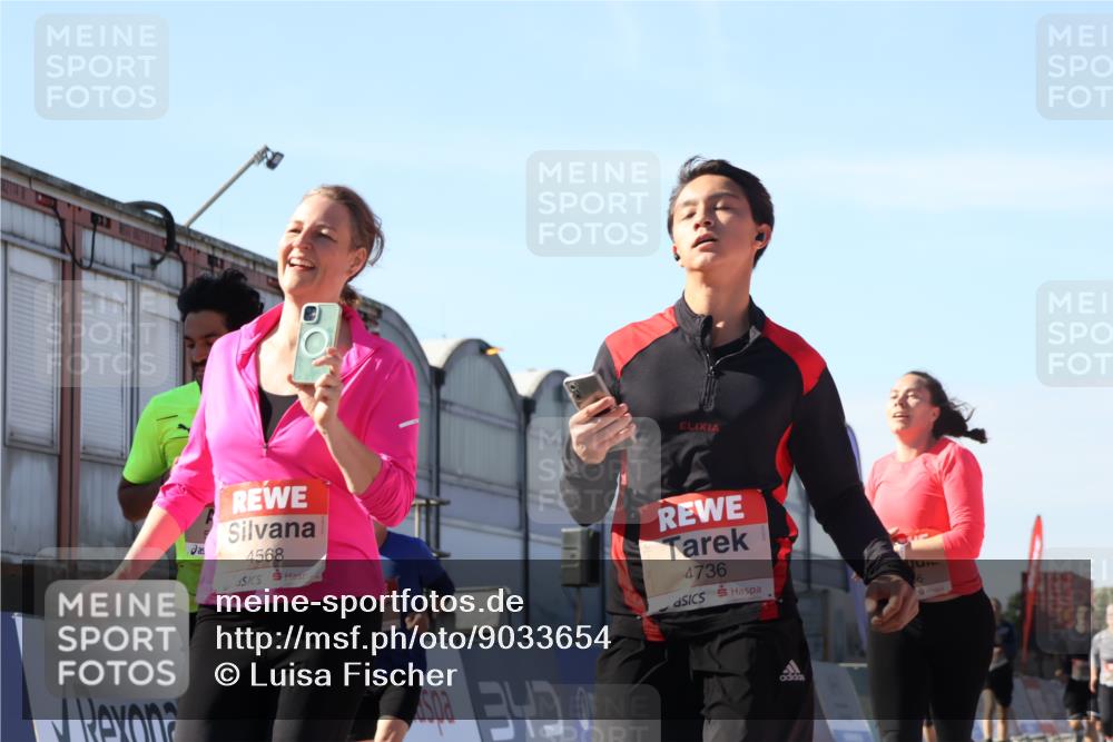 03.10.2025 - Köhlbrandbrückenlauf Luisa Fischer http://msf.ph/oto/9033654 03.10.2025 13:11:42 Ziel 4158, 4178, 4353, 4354, 4427, 4469, 4501, 4538, 4568, 4617, 4736, 4777, 4782, 4799, 4845, 5866, 5869, 5937, 6217, 6218, 6517, 6622, 6689 meine-sportfotos.de