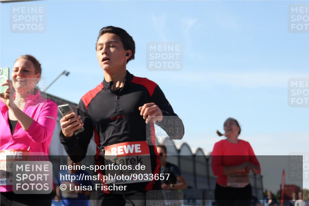 03.10.2025 - Köhlbrandbrückenlauf Luisa Fischer http://msf.ph/oto/9033657 03.10.2025 13:11:42 Ziel 4158, 4178, 4353, 4354, 4427, 4469, 4501, 4538, 4568, 4617, 4736, 4777, 4782, 4799, 4845, 5866, 5869, 5937, 6217, 6218, 6517, 6622, 6689 meine-sportfotos.de