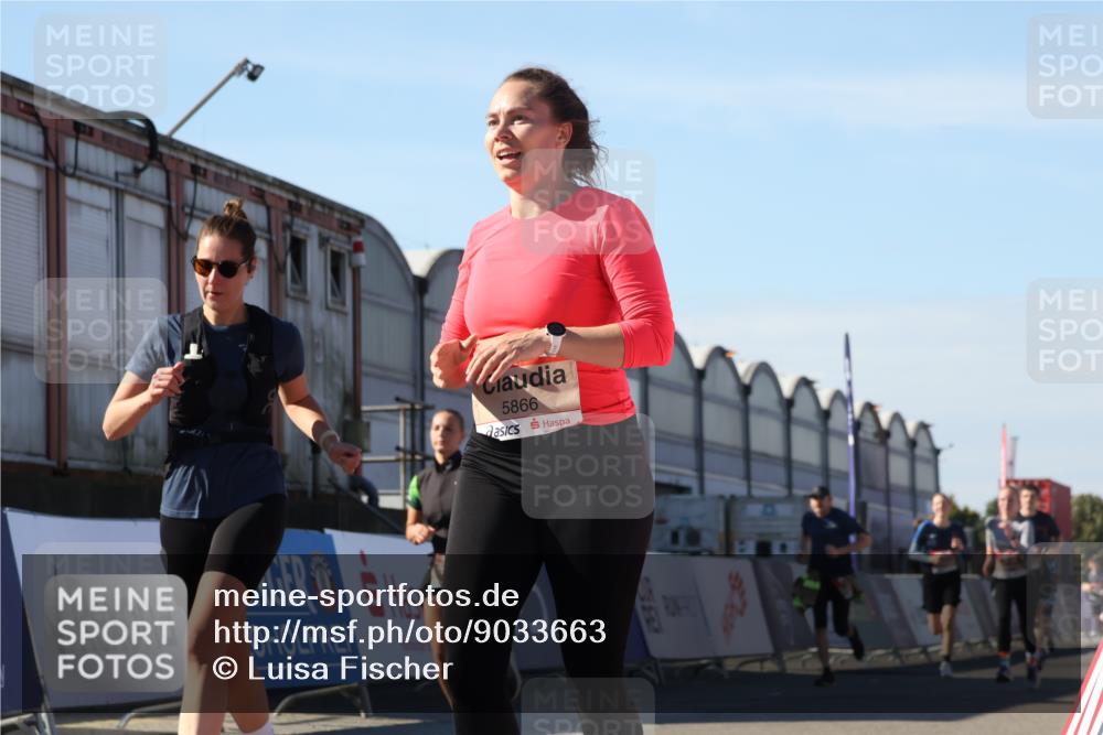 03.10.2025 - Köhlbrandbrückenlauf Luisa Fischer http://msf.ph/oto/9033663 03.10.2025 13:11:43 Ziel 4158, 4178, 4353, 4354, 4427, 4469, 4501, 4538, 4568, 4617, 4736, 4777, 4782, 4799, 4845, 5097, 5866, 5869, 5937, 6217, 6218, 6517, 6622, 6689 meine-sportfotos.de