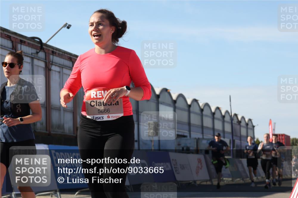03.10.2025 - Köhlbrandbrückenlauf Luisa Fischer http://msf.ph/oto/9033665 03.10.2025 13:11:44 Ziel 4158, 4178, 4353, 4354, 4469, 4538, 4568, 4617, 4736, 4777, 4782, 4799, 4845, 5097, 5866, 5869, 5937, 6217, 6218, 6517, 6622, 6689 meine-sportfotos.de