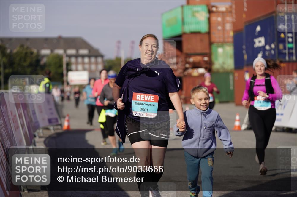 03.10.2025 - Köhlbrandbrückenlauf Michael Burmester http://msf.ph/oto/9033666 03.10.2025 10:41:59 Ziel 2429, 2488, 2501, 2531, 2603, 3284 meine-sportfotos.de