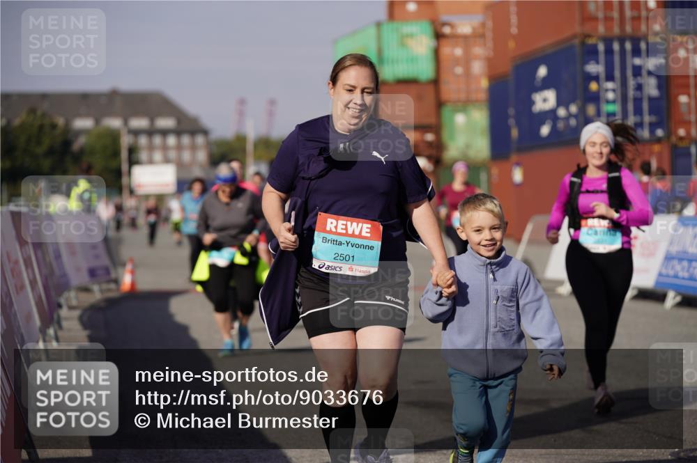 03.10.2025 - Köhlbrandbrückenlauf Michael Burmester http://msf.ph/oto/9033676 03.10.2025 10:42:00 Ziel 2277, 2429, 2488, 2501, 2531, 2603, 3070, 3284 meine-sportfotos.de