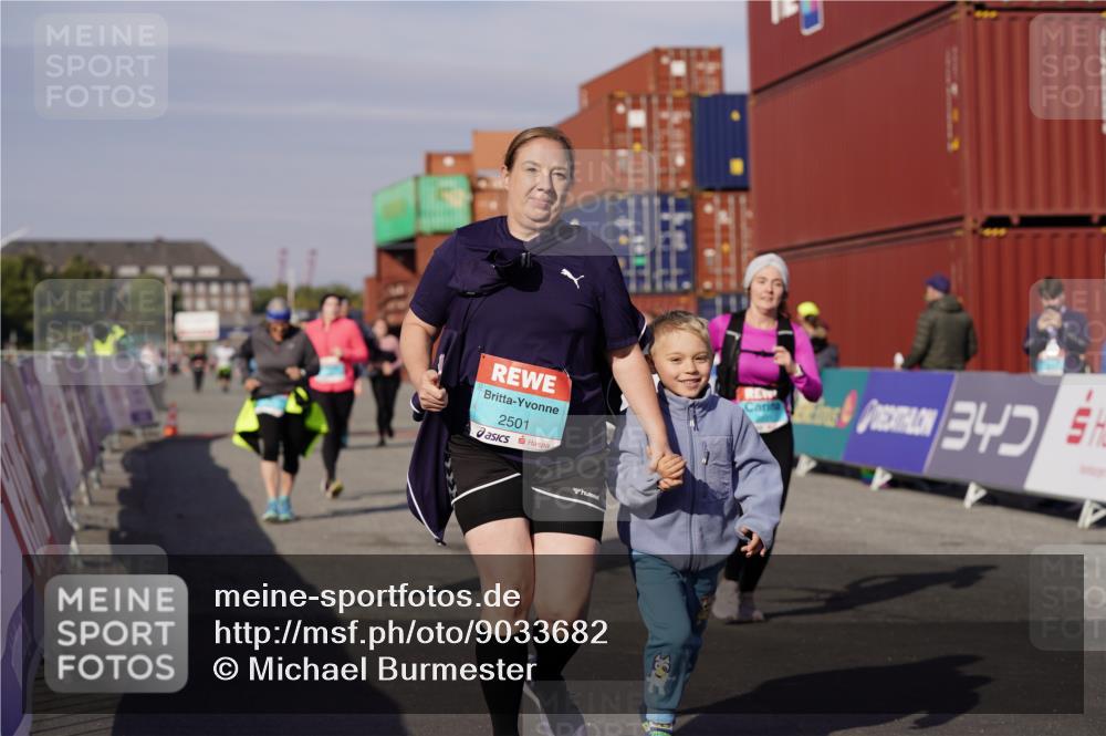 03.10.2025 - Köhlbrandbrückenlauf Michael Burmester http://msf.ph/oto/9033682 03.10.2025 10:42:01 Ziel 2277, 2278, 2429, 2488, 2501, 2531, 2603, 3070, 3284 meine-sportfotos.de