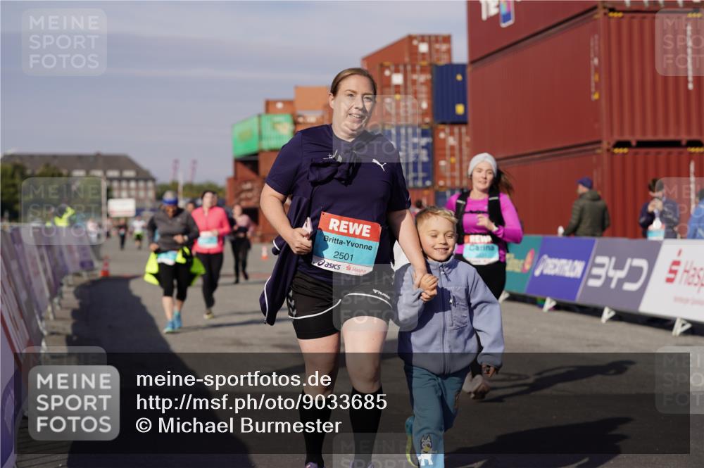 03.10.2025 - Köhlbrandbrückenlauf Michael Burmester http://msf.ph/oto/9033685 03.10.2025 10:42:01 Ziel 2277, 2278, 2429, 2488, 2501, 2531, 2603, 3070, 3284 meine-sportfotos.de