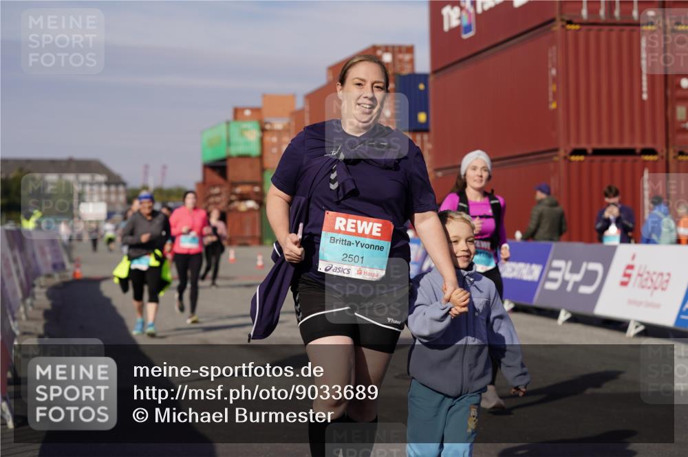 03.10.2025 - Köhlbrandbrückenlauf Michael Burmester http://msf.ph/oto/9033689 03.10.2025 10:42:01 Ziel 2277, 2278, 2429, 2488, 2501, 2531, 2603, 3070, 3284 meine-sportfotos.de
