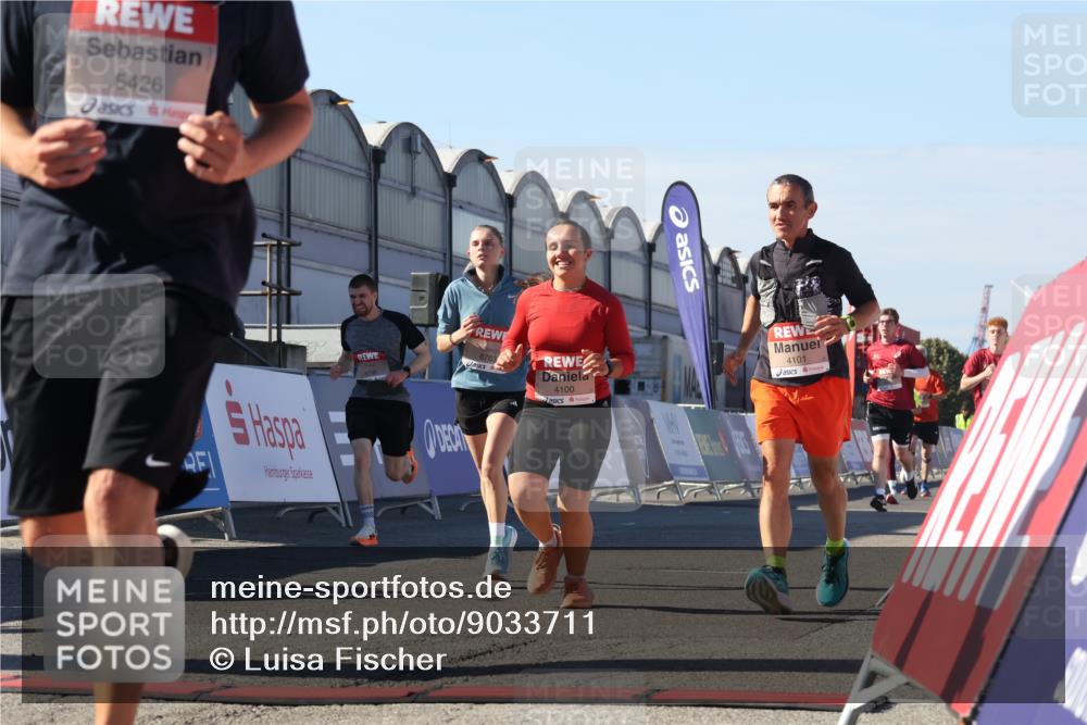 03.10.2025 - Köhlbrandbrückenlauf Luisa Fischer http://msf.ph/oto/9033711 03.10.2025 13:11:54 Ziel 4100, 4101, 4178, 4353, 4354, 4469, 4685, 5097, 5396, 5426, 5910, 5911, 6033, 6048, 6049, 6622, 6763, 6796 meine-sportfotos.de