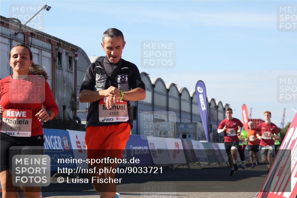 03.10.2025 - Köhlbrandbrückenlauf Luisa Fischer http://msf.ph/oto/9033721 03.10.2025 13:11:55 Ziel 4100, 4101, 4469, 4685, 5097, 5396, 5426, 5910, 5911, 6033, 6048, 6049, 6622, 6763, 6796 meine-sportfotos.de