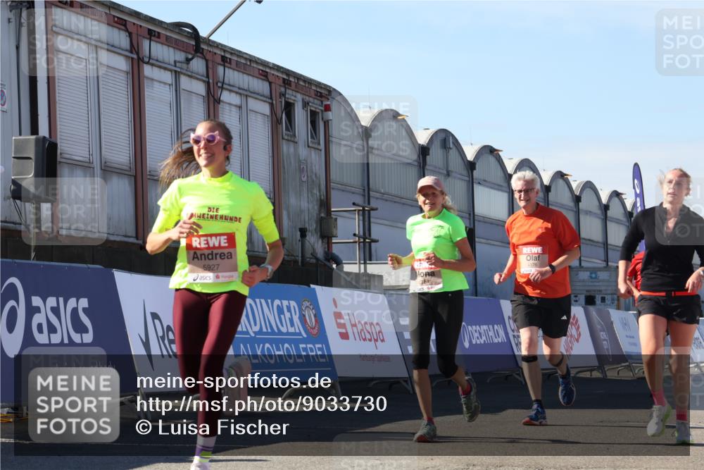 03.10.2025 - Köhlbrandbrückenlauf Luisa Fischer http://msf.ph/oto/9033730 03.10.2025 13:12:02 Ziel 4100, 4101, 4176, 4468, 4685, 5396, 5426, 5856, 5910, 5911, 5927, 6184, 6763, 6796 meine-sportfotos.de