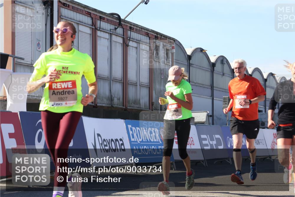 03.10.2025 - Köhlbrandbrückenlauf Luisa Fischer http://msf.ph/oto/9033734 03.10.2025 13:12:03 Ziel 4100, 4101, 4176, 4305, 4468, 4474, 4685, 5396, 5426, 5856, 5910, 5911, 5927, 6184, 6763, 6796 meine-sportfotos.de