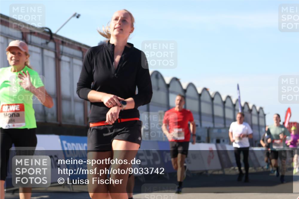 03.10.2025 - Köhlbrandbrückenlauf Luisa Fischer http://msf.ph/oto/9033742 03.10.2025 13:12:04 Ziel 4100, 4101, 4176, 4305, 4468, 4474, 5856, 5910, 5911, 5927, 6121, 6184, 6763, 6796 meine-sportfotos.de