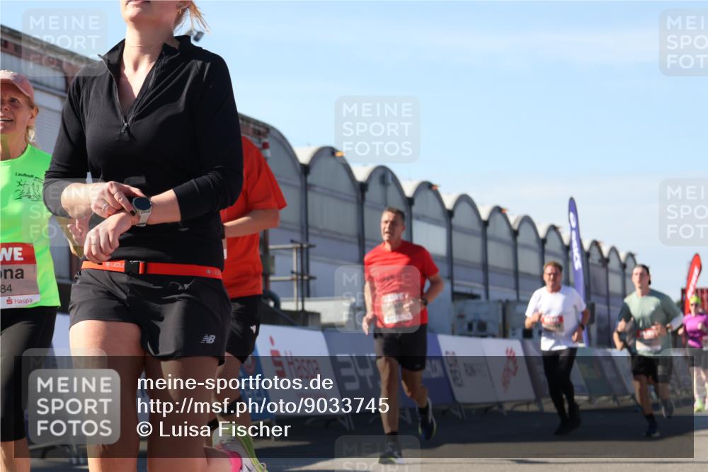 03.10.2025 - Köhlbrandbrückenlauf Luisa Fischer http://msf.ph/oto/9033745 03.10.2025 13:12:04 Ziel 4100, 4101, 4176, 4305, 4468, 4474, 5856, 5910, 5911, 5927, 6121, 6184, 6763, 6796 meine-sportfotos.de