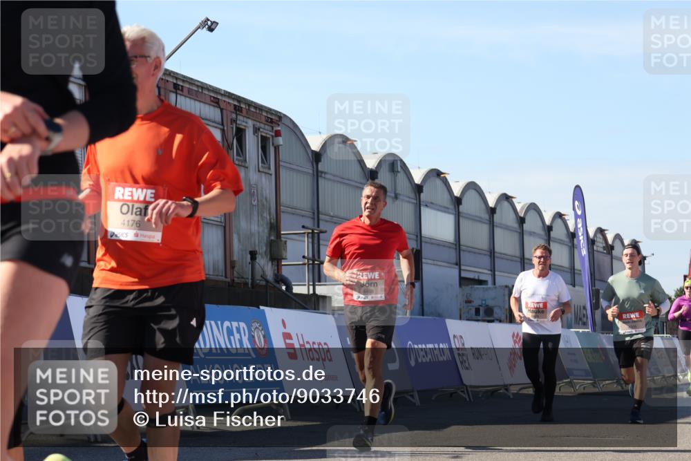 03.10.2025 - Köhlbrandbrückenlauf Luisa Fischer http://msf.ph/oto/9033746 03.10.2025 13:12:05 Ziel 4100, 4101, 4176, 4305, 4468, 4474, 5856, 5910, 5911, 5927, 6121, 6184, 6763, 6796 meine-sportfotos.de