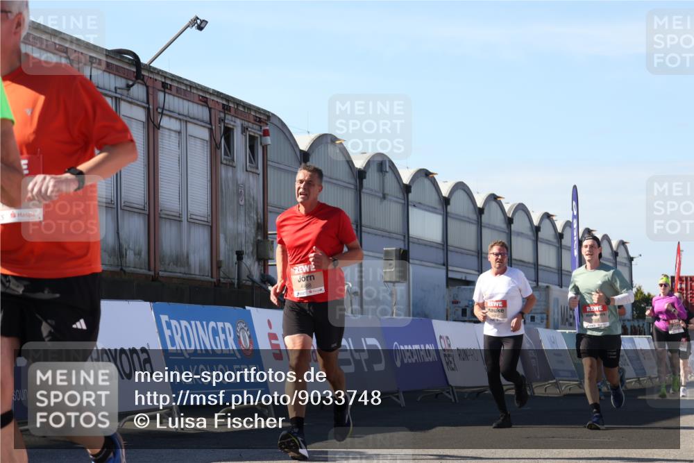 03.10.2025 - Köhlbrandbrückenlauf Luisa Fischer http://msf.ph/oto/9033748 03.10.2025 13:12:05 Ziel 4100, 4101, 4176, 4305, 4468, 4474, 5856, 5910, 5911, 5927, 6121, 6184, 6763, 6796 meine-sportfotos.de