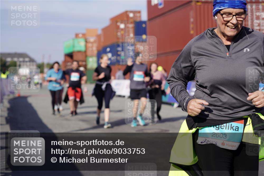 03.10.2025 - Köhlbrandbrückenlauf Michael Burmester http://msf.ph/oto/9033753 03.10.2025 10:42:08 Ziel 2178, 2179, 2277, 2278, 2429, 2515, 3070, 3284 meine-sportfotos.de
