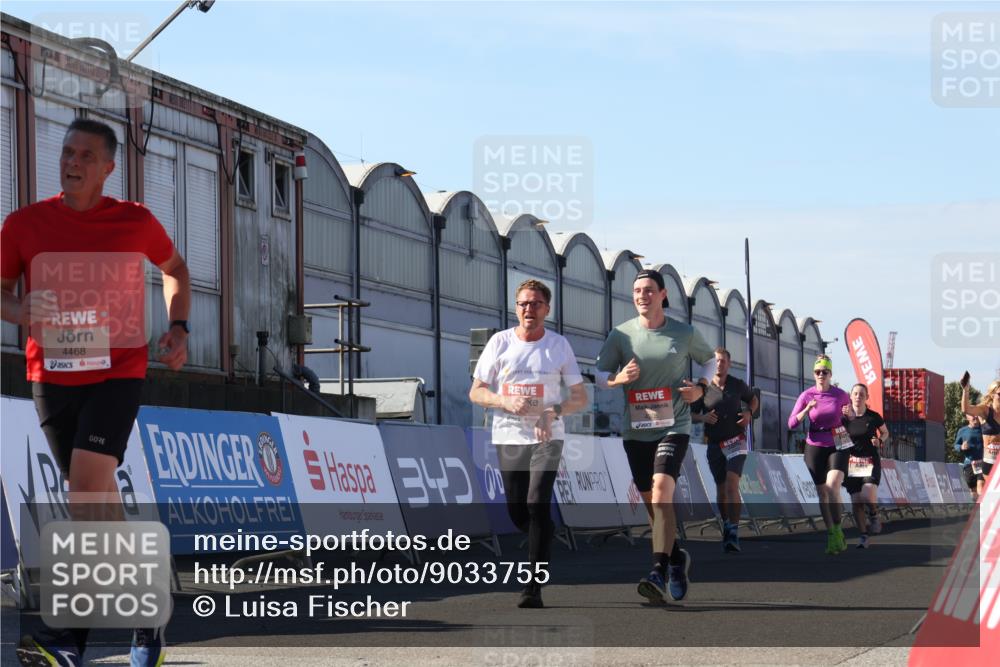 03.10.2025 - Köhlbrandbrückenlauf Luisa Fischer http://msf.ph/oto/9033755 03.10.2025 13:12:06 Ziel 4176, 4305, 4369, 4468, 4470, 4474, 5856, 5910, 5911, 5927, 6121, 6184, 6763, 6796 meine-sportfotos.de