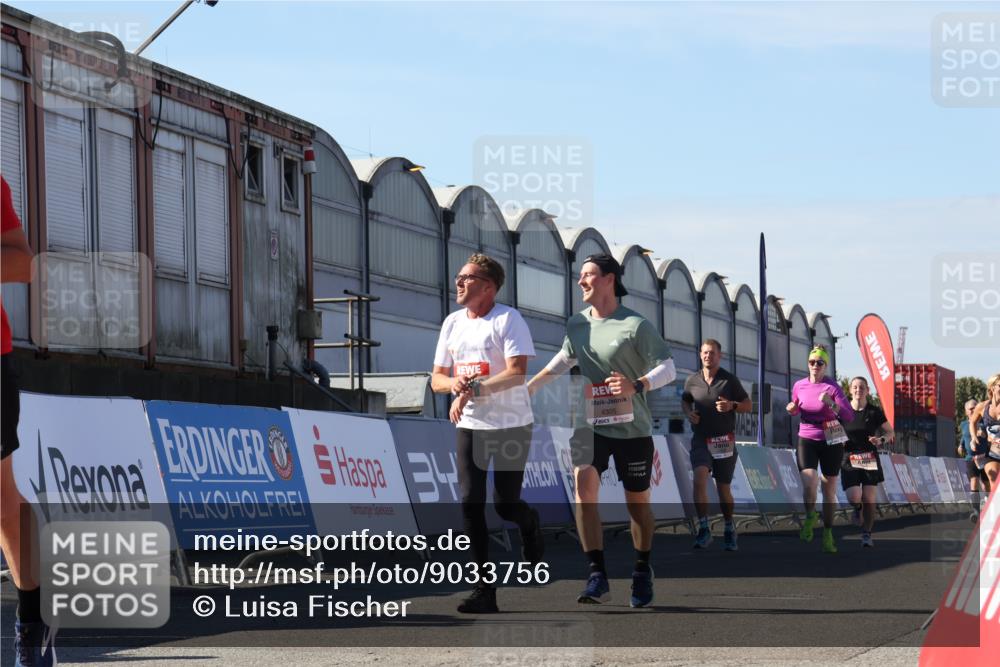 03.10.2025 - Köhlbrandbrückenlauf Luisa Fischer http://msf.ph/oto/9033756 03.10.2025 13:12:06 Ziel 4176, 4305, 4369, 4468, 4470, 4474, 5856, 5910, 5911, 5927, 6121, 6184, 6763, 6796 meine-sportfotos.de