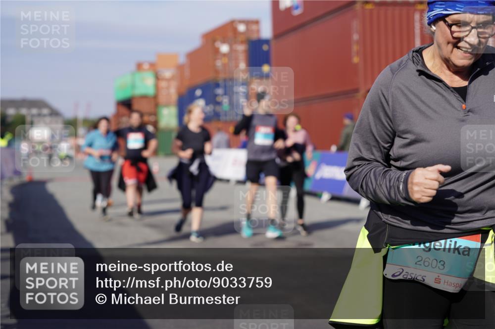 03.10.2025 - Köhlbrandbrückenlauf Michael Burmester http://msf.ph/oto/9033759 03.10.2025 10:42:08 Ziel 2178, 2179, 2277, 2278, 2429, 2515, 3070, 3284 meine-sportfotos.de