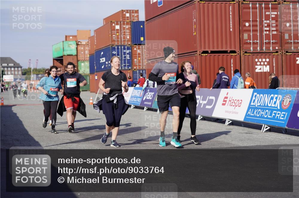 03.10.2025 - Köhlbrandbrückenlauf Michael Burmester http://msf.ph/oto/9033764 03.10.2025 10:42:09 Ziel 2178, 2179, 2277, 2278, 2515, 3070, 3284 meine-sportfotos.de