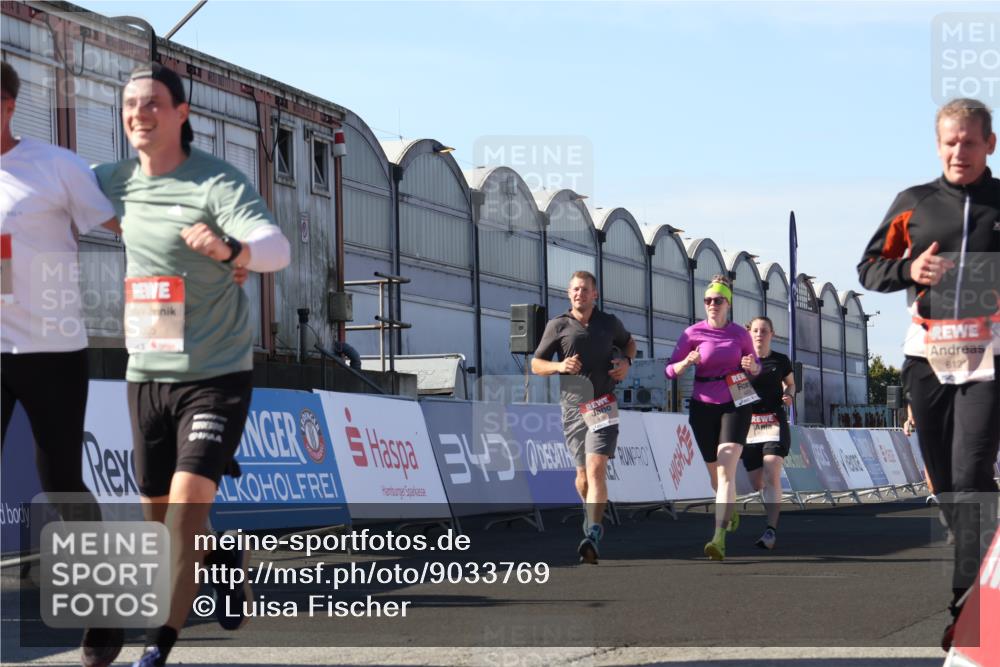 03.10.2025 - Köhlbrandbrückenlauf Luisa Fischer http://msf.ph/oto/9033769 03.10.2025 13:12:08 Ziel 4176, 4305, 4369, 4468, 4470, 4474, 5644, 5856, 5910, 5911, 5927, 6098, 6121, 6184, 6185 meine-sportfotos.de