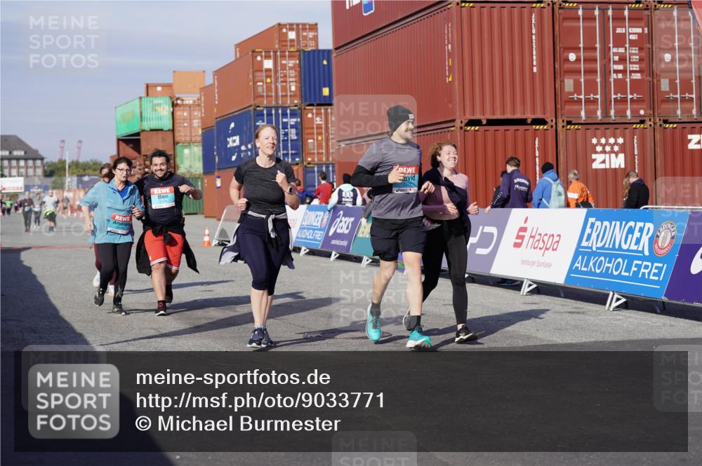 03.10.2025 - Köhlbrandbrückenlauf Michael Burmester http://msf.ph/oto/9033771 03.10.2025 10:42:09 Ziel 2178, 2179, 2277, 2278, 2515, 3070, 3284 meine-sportfotos.de