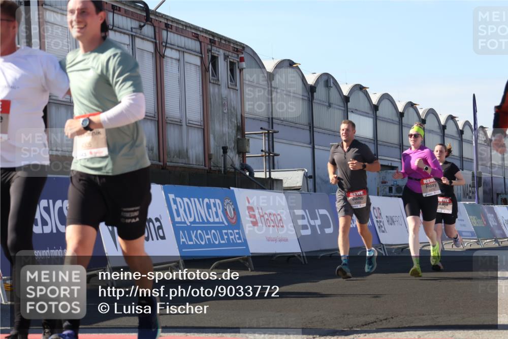 03.10.2025 - Köhlbrandbrückenlauf Luisa Fischer http://msf.ph/oto/9033772 03.10.2025 13:12:09 Ziel 4176, 4305, 4369, 4468, 4470, 4474, 5644, 5856, 5910, 5911, 5927, 6098, 6121, 6184, 6185 meine-sportfotos.de