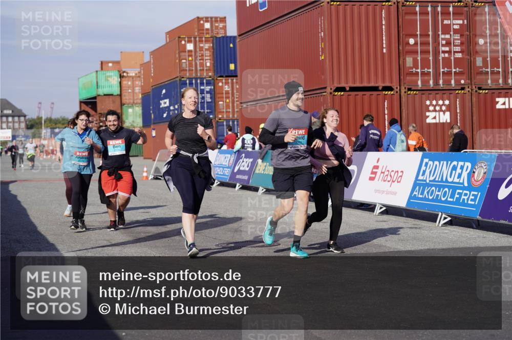 03.10.2025 - Köhlbrandbrückenlauf Michael Burmester http://msf.ph/oto/9033777 03.10.2025 10:42:09 Ziel 2178, 2179, 2277, 2278, 2515, 3070, 3284 meine-sportfotos.de