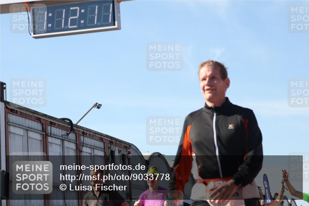 03.10.2025 - Köhlbrandbrückenlauf Luisa Fischer http://msf.ph/oto/9033778 03.10.2025 13:12:10 Ziel 4176, 4305, 4369, 4468, 4470, 4474, 5644, 5856, 5910, 5911, 5927, 6098, 6121, 6184, 6185 meine-sportfotos.de