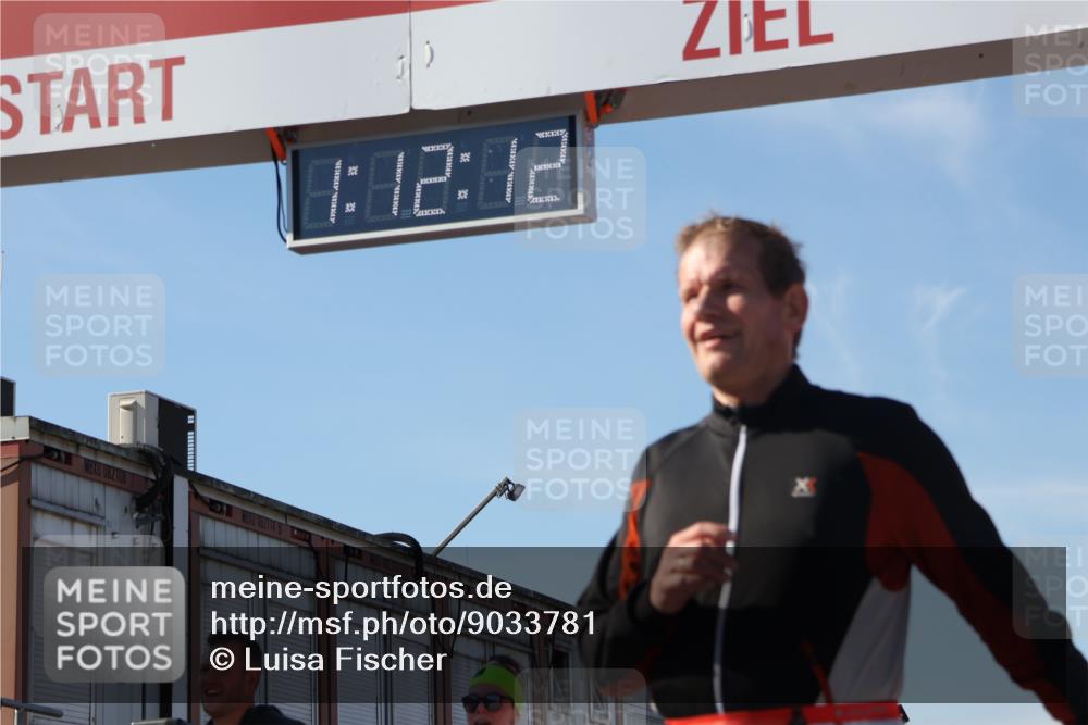 03.10.2025 - Köhlbrandbrückenlauf Luisa Fischer http://msf.ph/oto/9033781 03.10.2025 13:12:11 Ziel 4176, 4305, 4369, 4468, 4470, 4474, 4656, 5644, 5856, 5927, 6098, 6121, 6184, 6185 meine-sportfotos.de