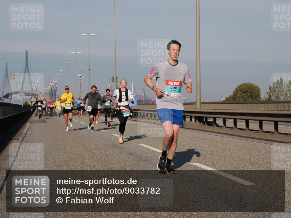 03.10.2025 - Köhlbrandbrückenlauf Fabian Wolf http://msf.ph/oto/9033782 03.10.2025 09:47:47 Position 3 3165, 2857 meine-sportfotos.de