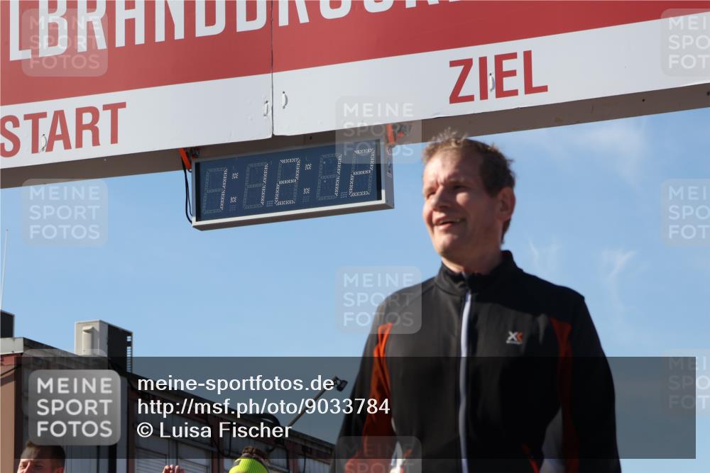 03.10.2025 - Köhlbrandbrückenlauf Luisa Fischer http://msf.ph/oto/9033784 03.10.2025 13:12:11 Ziel 4176, 4305, 4369, 4468, 4470, 4474, 4656, 5644, 5856, 5927, 6098, 6121, 6184, 6185 meine-sportfotos.de