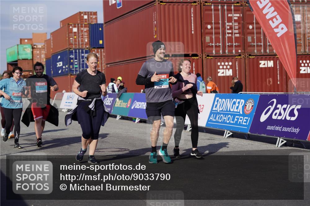 03.10.2025 - Köhlbrandbrückenlauf Michael Burmester http://msf.ph/oto/9033790 03.10.2025 10:42:10 Ziel 2178, 2179, 2277, 2278, 2515, 3070, 3284 meine-sportfotos.de