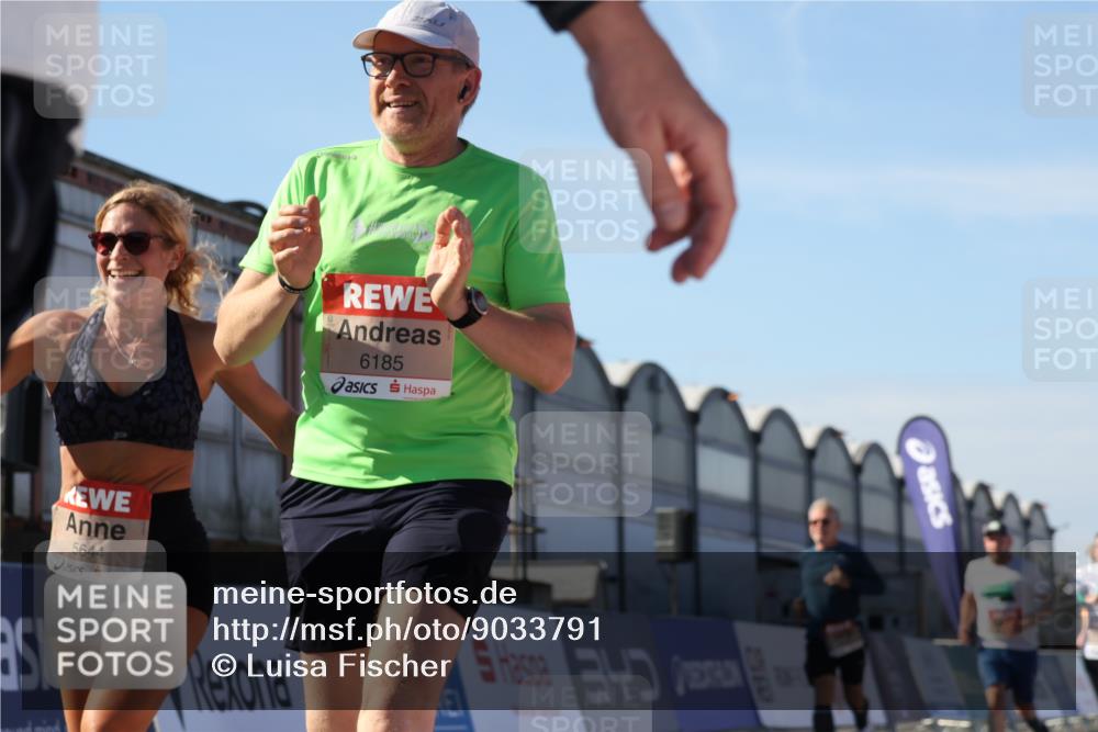 03.10.2025 - Köhlbrandbrückenlauf Luisa Fischer http://msf.ph/oto/9033791 03.10.2025 13:12:13 Ziel 4176, 4305, 4369, 4468, 4470, 4474, 4656, 5644, 5856, 5927, 6098, 6121, 6184, 6185, 6565, 6566 meine-sportfotos.de