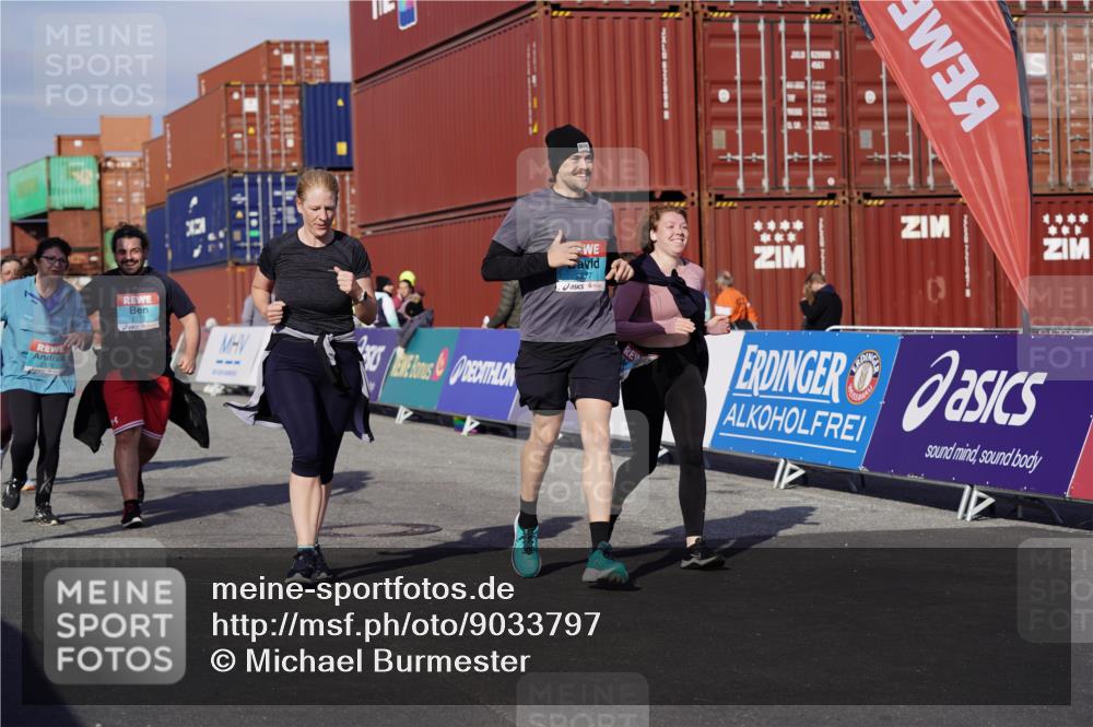 03.10.2025 - Köhlbrandbrückenlauf Michael Burmester http://msf.ph/oto/9033797 03.10.2025 10:42:10 Ziel 2178, 2179, 2277, 2278, 2515, 3070, 3284 meine-sportfotos.de