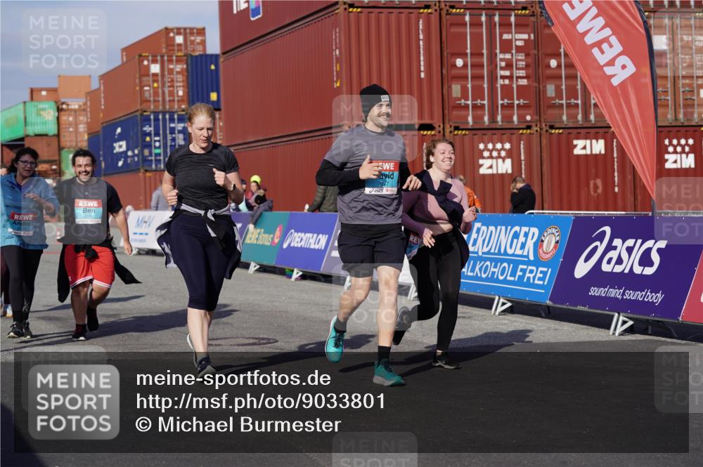 03.10.2025 - Köhlbrandbrückenlauf Michael Burmester http://msf.ph/oto/9033801 03.10.2025 10:42:10 Ziel 2178, 2179, 2277, 2278, 2515, 3070, 3284 meine-sportfotos.de