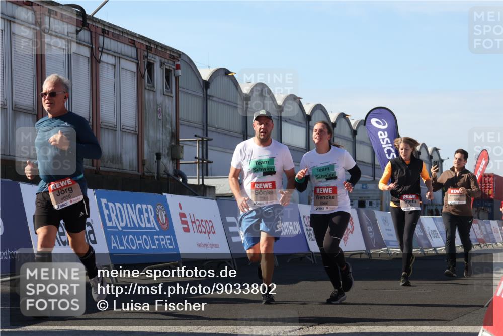 03.10.2025 - Köhlbrandbrückenlauf Luisa Fischer http://msf.ph/oto/9033802 03.10.2025 13:12:16 Ziel 4266, 4305, 4369, 4468, 4470, 4474, 4656, 5062, 5644, 6098, 6121, 6185, 6565, 6566 meine-sportfotos.de