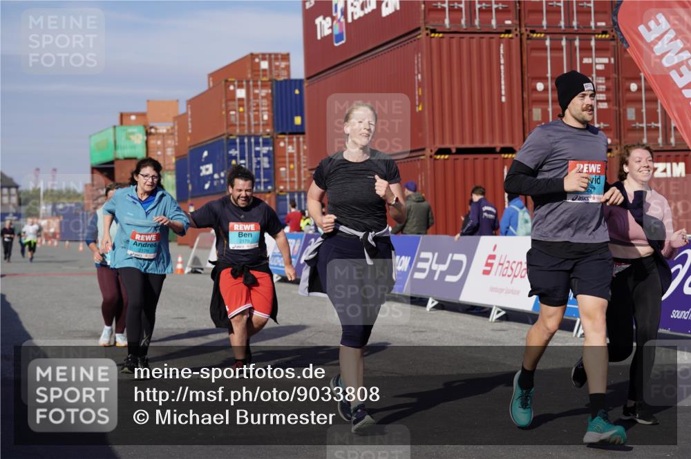 03.10.2025 - Köhlbrandbrückenlauf Michael Burmester http://msf.ph/oto/9033808 03.10.2025 10:42:11 Ziel 2178, 2179, 2277, 2278, 2515, 3070, 3284 meine-sportfotos.de