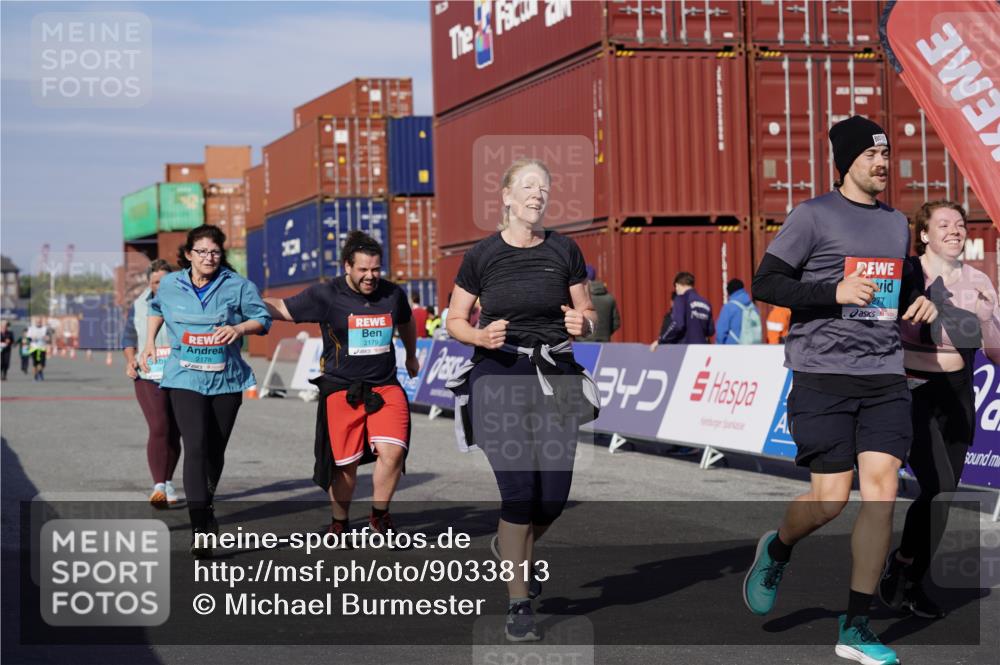 03.10.2025 - Köhlbrandbrückenlauf Michael Burmester http://msf.ph/oto/9033813 03.10.2025 10:42:11 Ziel 2178, 2179, 2277, 2278, 2515, 3070, 3284 meine-sportfotos.de