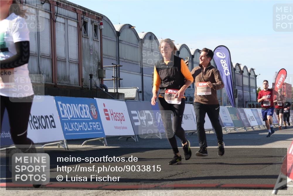 03.10.2025 - Köhlbrandbrückenlauf Luisa Fischer http://msf.ph/oto/9033815 03.10.2025 13:12:18 Ziel 4266, 4305, 4369, 4470, 4474, 4656, 4908, 5062, 5644, 6098, 6121, 6185, 6565, 6566 meine-sportfotos.de