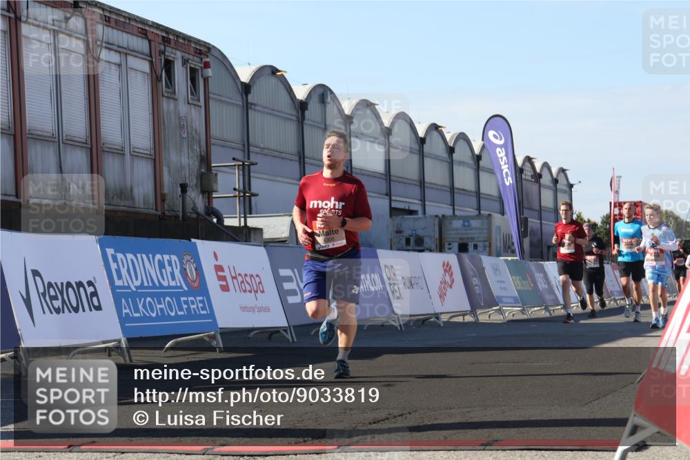 03.10.2025 - Köhlbrandbrückenlauf Luisa Fischer http://msf.ph/oto/9033819 03.10.2025 13:12:21 Ziel 4266, 4369, 4470, 4656, 4745, 4908, 5062, 5644, 6098, 6185, 6565, 6566 meine-sportfotos.de