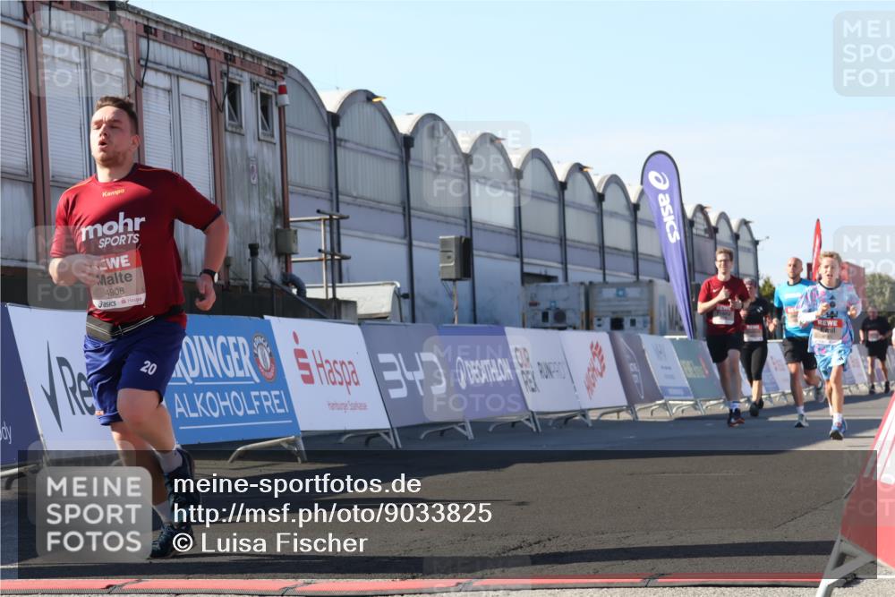 03.10.2025 - Köhlbrandbrückenlauf Luisa Fischer http://msf.ph/oto/9033825 03.10.2025 13:12:22 Ziel 4266, 4369, 4470, 4656, 4745, 4908, 5062, 5644, 6098, 6185, 6565, 6566 meine-sportfotos.de