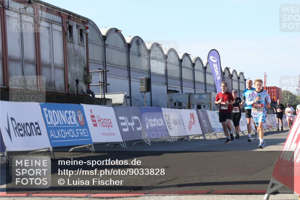 03.10.2025 - Köhlbrandbrückenlauf Luisa Fischer http://msf.ph/oto/9033828 03.10.2025 13:12:22 Ziel 4266, 4369, 4470, 4656, 4745, 4908, 5062, 5644, 6098, 6185, 6565, 6566 meine-sportfotos.de