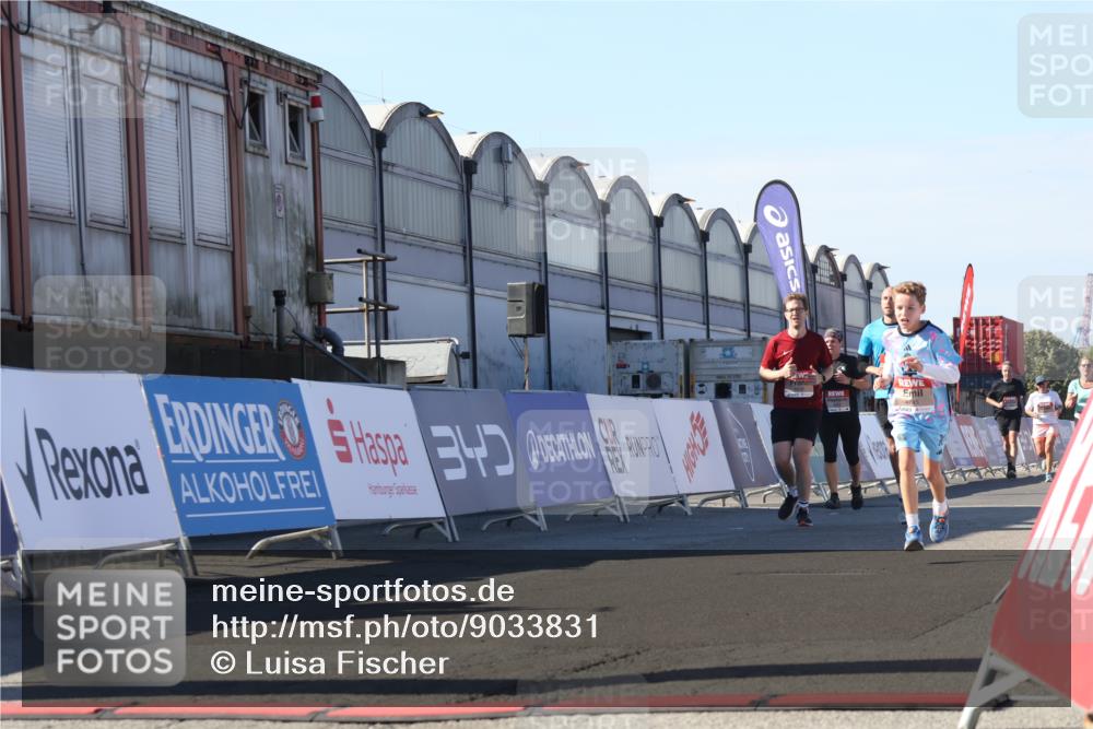 03.10.2025 - Köhlbrandbrückenlauf Luisa Fischer http://msf.ph/oto/9033831 03.10.2025 13:12:23 Ziel 4189, 4266, 4638, 4656, 4745, 4908, 5062, 5644, 6098, 6185, 6565, 6566 meine-sportfotos.de