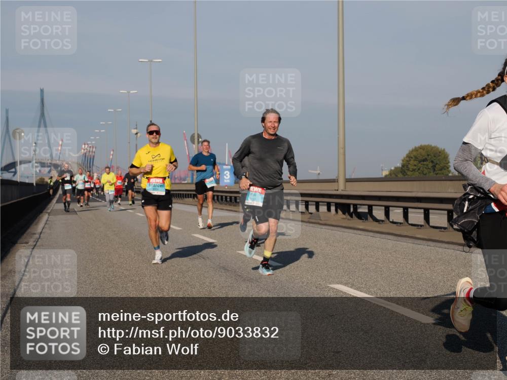 03.10.2025 - Köhlbrandbrückenlauf Fabian Wolf http://msf.ph/oto/9033832 03.10.2025 09:47:50 Position 3 3331, 3, 3813 meine-sportfotos.de
