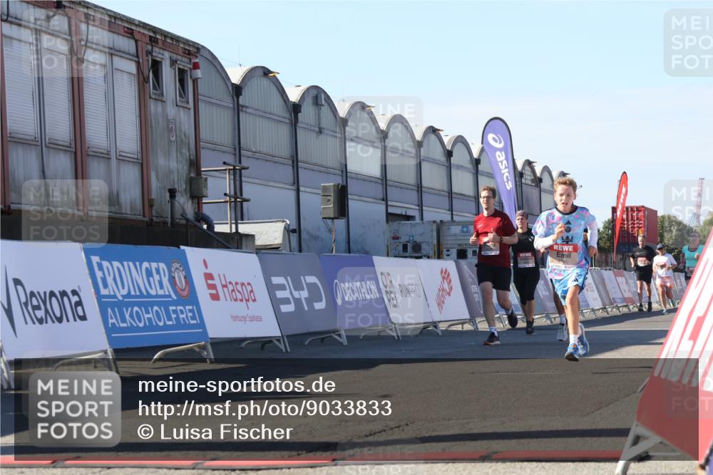 03.10.2025 - Köhlbrandbrückenlauf Luisa Fischer http://msf.ph/oto/9033833 03.10.2025 13:12:23 Ziel 4189, 4266, 4638, 4656, 4745, 4908, 5062, 5644, 6098, 6185, 6565, 6566 meine-sportfotos.de