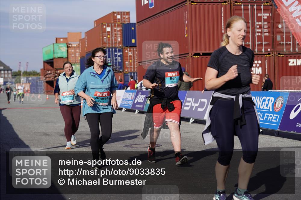 03.10.2025 - Köhlbrandbrückenlauf Michael Burmester http://msf.ph/oto/9033835 03.10.2025 10:42:12 Ziel 2178, 2179, 2277, 2278, 2515, 3070 meine-sportfotos.de