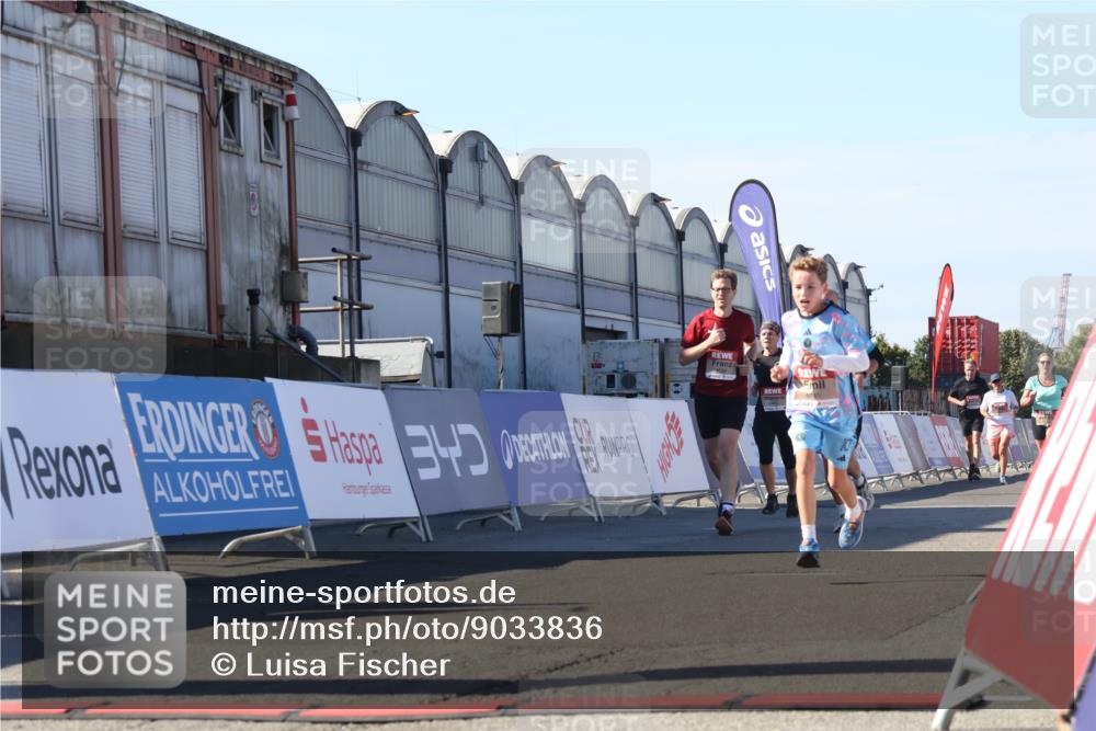03.10.2025 - Köhlbrandbrückenlauf Luisa Fischer http://msf.ph/oto/9033836 03.10.2025 13:12:23 Ziel 4189, 4266, 4638, 4656, 4745, 4908, 5062, 5644, 6098, 6185, 6565, 6566 meine-sportfotos.de