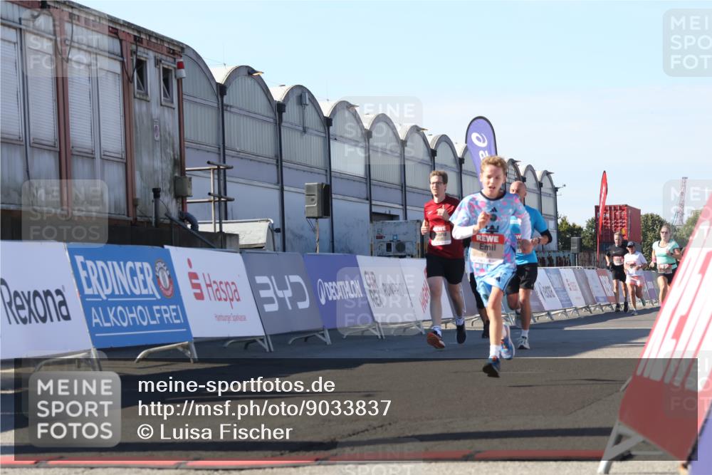 03.10.2025 - Köhlbrandbrückenlauf Luisa Fischer http://msf.ph/oto/9033837 03.10.2025 13:12:24 Ziel 4189, 4266, 4638, 4656, 4745, 4908, 4973, 5062, 6565, 6566 meine-sportfotos.de